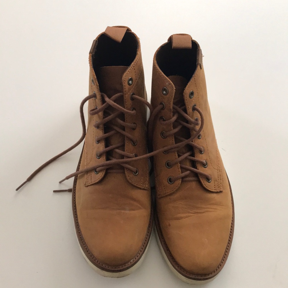 Men’s Vans Sahara boots in light brown